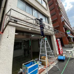 江東区にて薬局の看板撤去